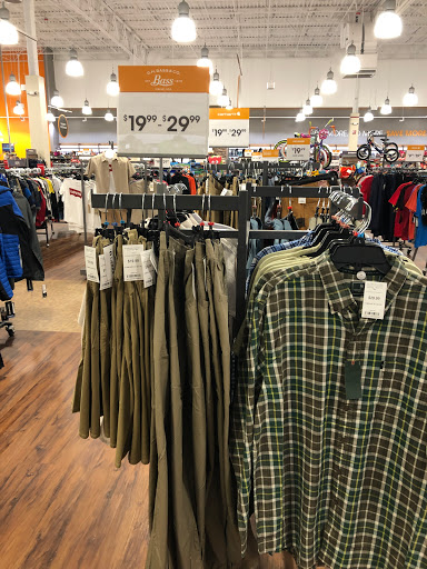 Outdoor Sports Store «Sierra Trading Post», reviews and photos, 95 Danada Square East, Wheaton, IL 60189, USA