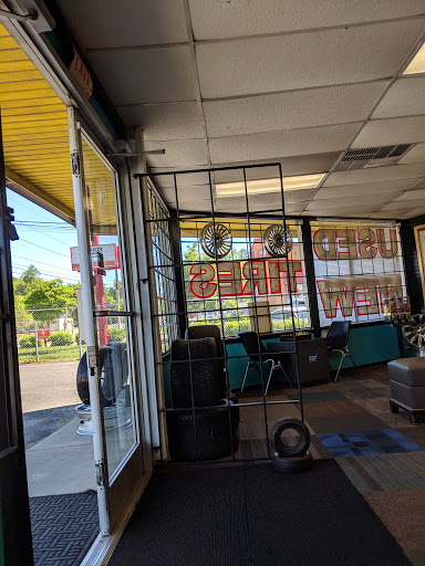 Tire Shop «Bingo Tires & Auto Repair», reviews and photos, 4026 N Tryon St, Charlotte, NC 28206, USA