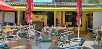 Atmosphère du Restaurant Guinguette Merpuis Lac de Chambod à Serrières-sur-Ain - n°9