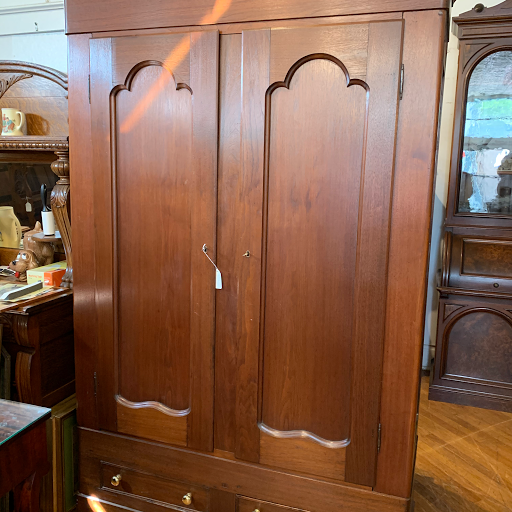 Antique Furniture Store «Every Now & Then Antique Furniture Mall», reviews and photos, 430 W Benson St, Cincinnati, OH 45215, USA