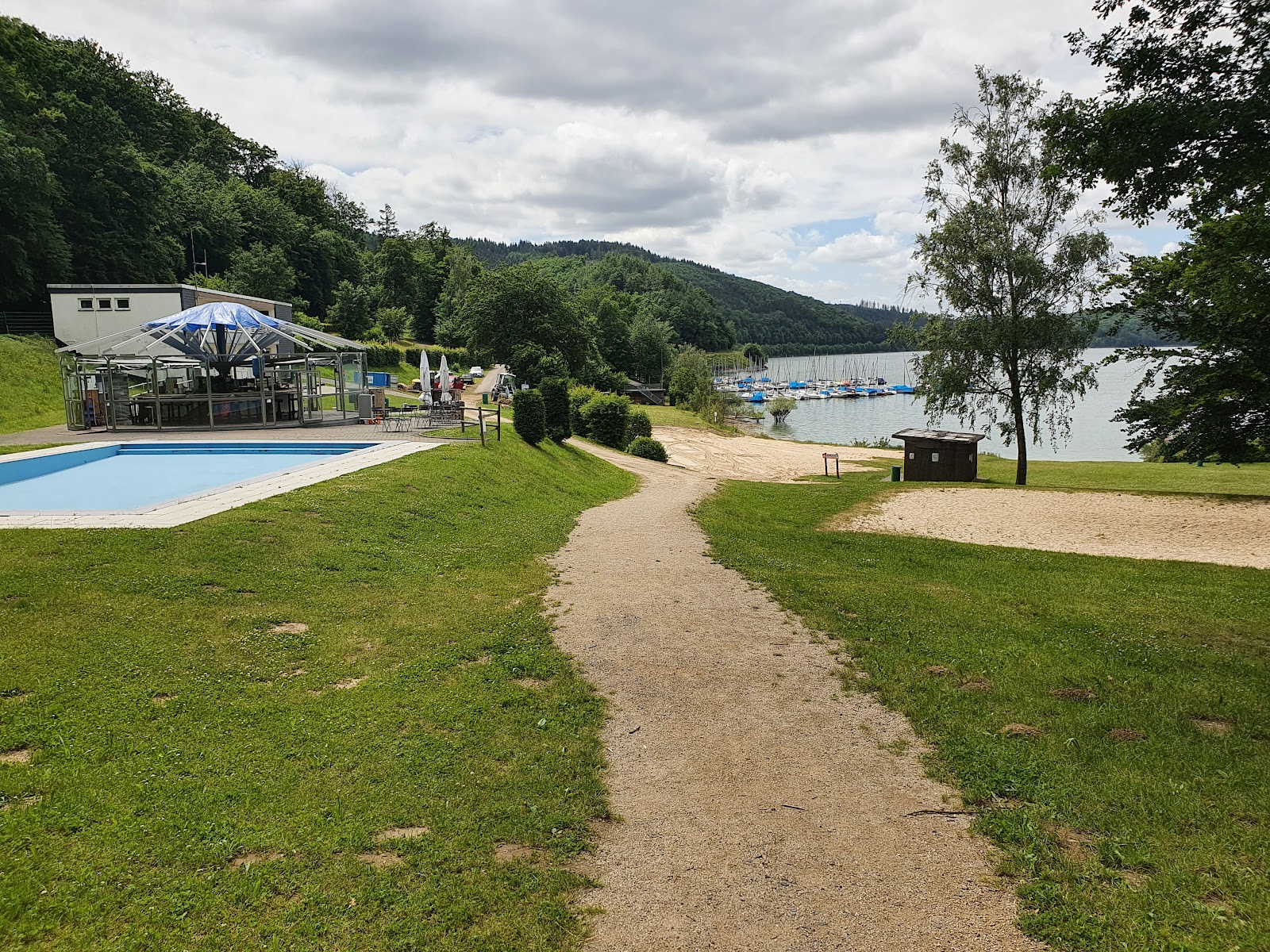Badestelle Waldenburger Bucht'in fotoğrafı - Çocuklu aile gezginleri için önerilir