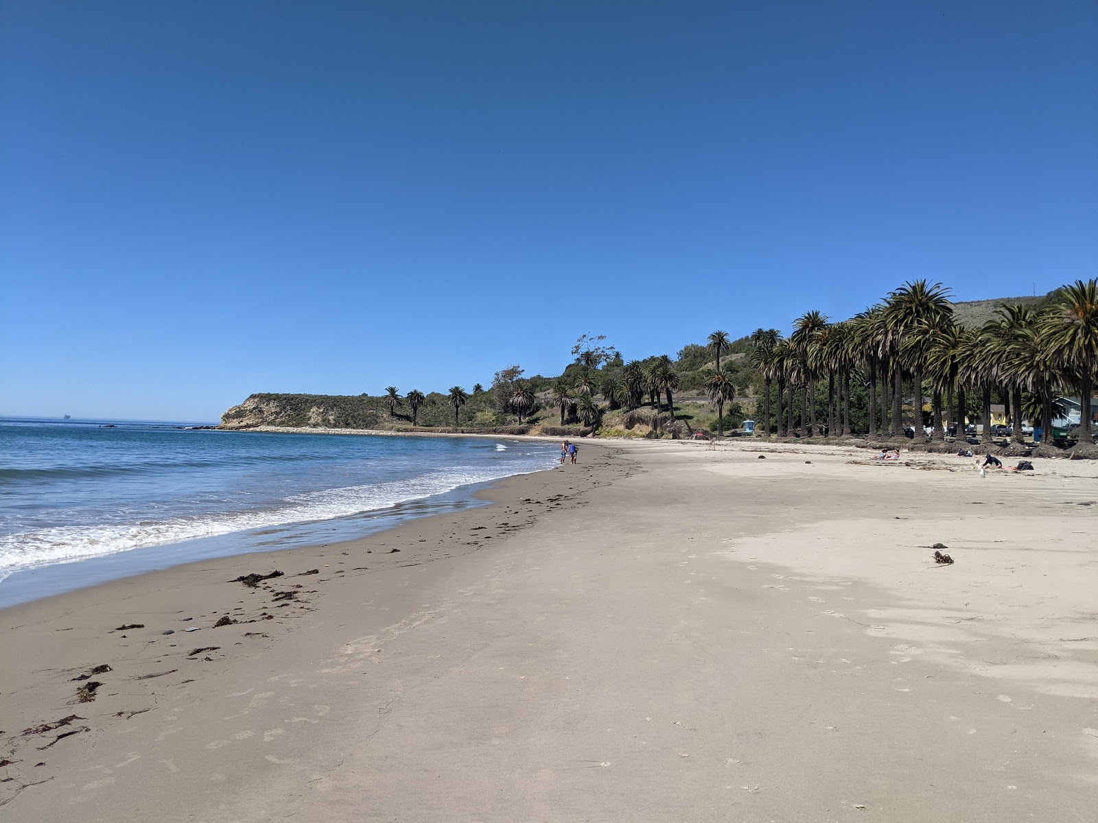Φωτογραφία του Refugio Beach με τυρκουάζ νερό επιφάνεια