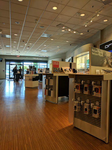 Cell Phone Store «Verizon», reviews and photos, 17100 Southcenter Pkwy #116, Tukwila, WA 98188, USA