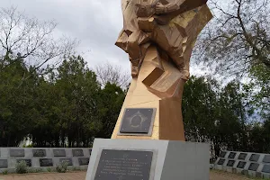 Памятник жертвам ЧАЭС image