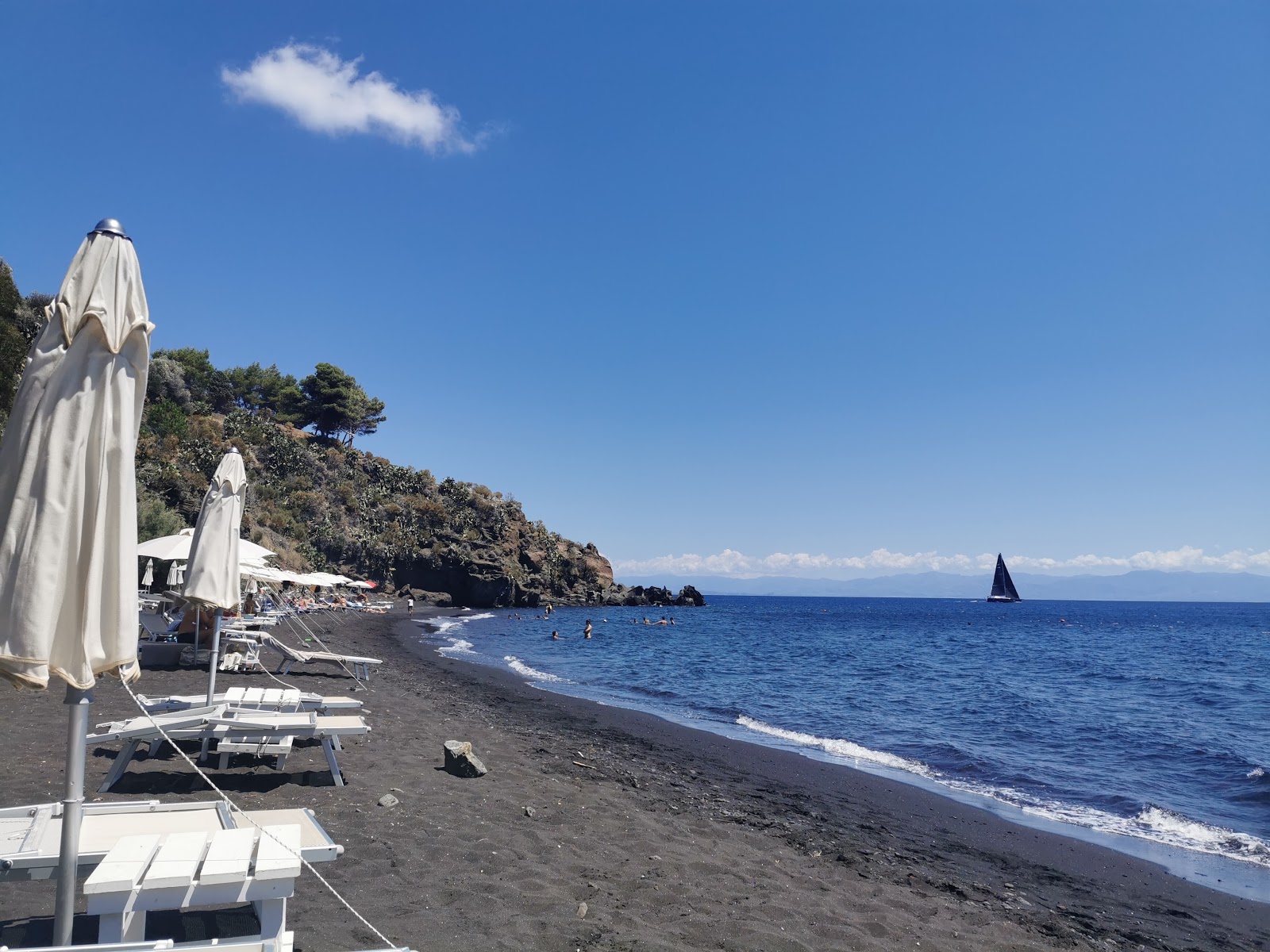 Φωτογραφία του Punta Dell'asino beach με επίπεδο καθαριότητας εν μέρει καθαρό