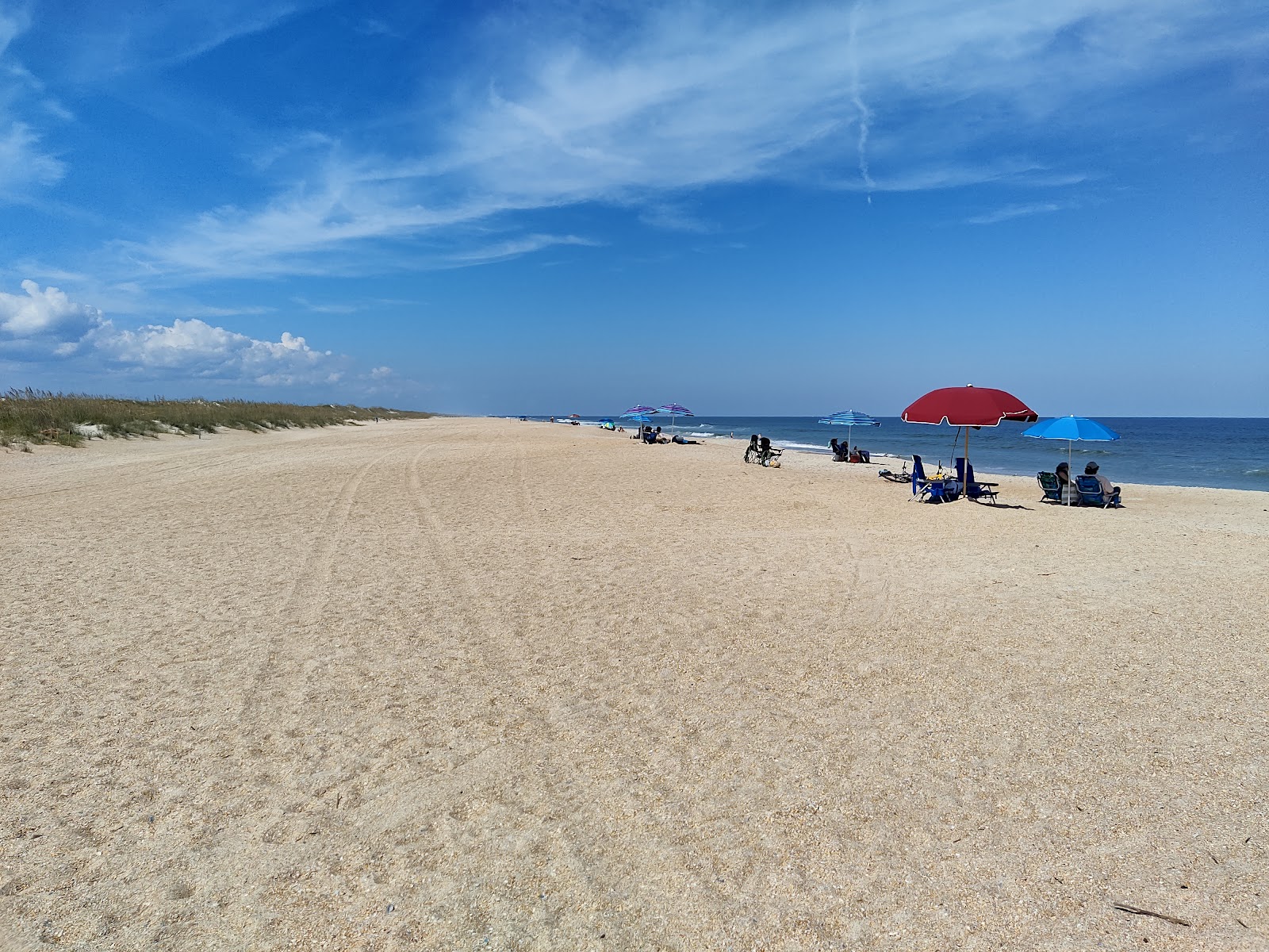 Foto de Anastasia beach con arena de concha brillante superficie