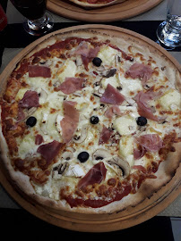Plats et boissons du Pizzeria CHEZ SOPHIE à Saint-Germain-des-Fossés - n°5