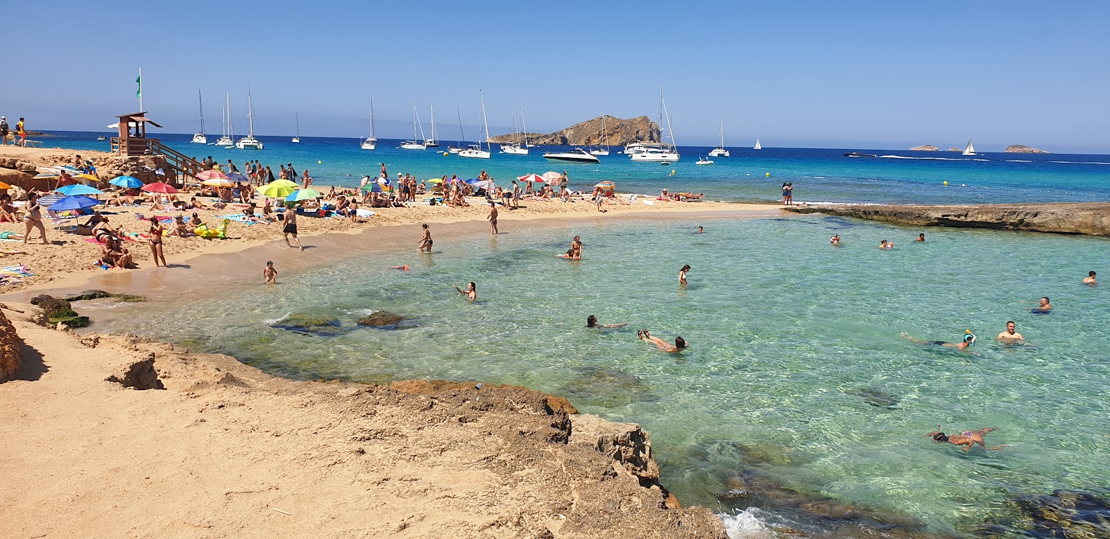 Foto di Playa Cala Conta con abbastanza pulita livello di pulizia