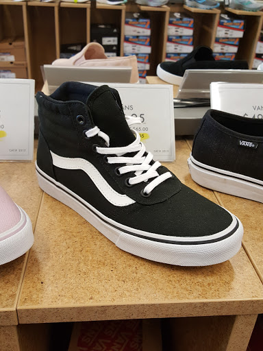 Shoe Store «DSW Designer Shoe Warehouse», reviews and photos, 44590 Ford Rd, Canton, MI 48187, USA