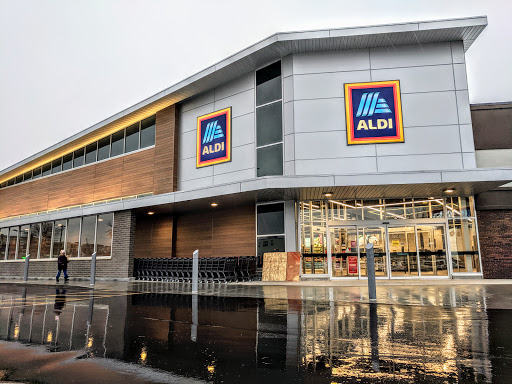 Shopping Mall «Sibley Plaza», reviews and photos, 2401 7th St W, St Paul, MN 55116, USA