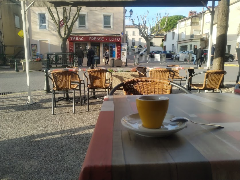 Café du Commerce à Saint-Saturnin-lès-Avignon