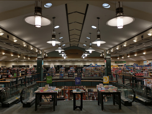 Book Store «Barnes & Noble», reviews and photos, 102 Dorset St, South Burlington, VT 05403, USA