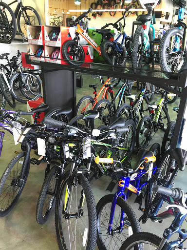 Shoe Store «PRO BIKE+RUN Robinson», reviews and photos, 3100 Robinson Ln, Pittsburgh, PA 15205, USA