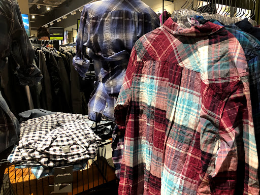 Clothing Store «Eddie Bauer Outlet», reviews and photos, 18501 Outlet Blvd #300, Chesterfield, MO 63005, USA