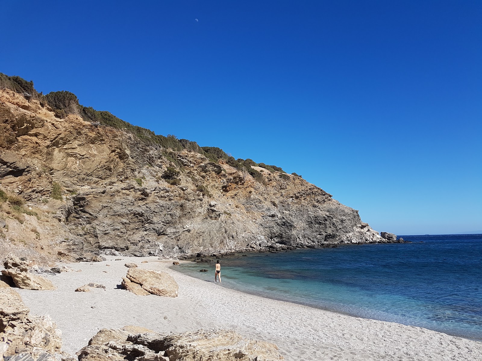 Fotografie cu Zastani beach cu o suprafață de apa pură turcoaz