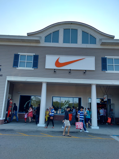 Sporting Goods Store «Nike Factory Store», reviews and photos, 1 Outlet Blvd #600, Wrentham, MA 02093, USA
