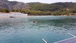 Photo de Molos Beach avec baie spacieuse