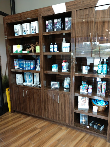 Shopping Mall «Burr Ridge Village Center», reviews and photos, 701 Burr Ridge Pkwy, Willowbrook, IL 60527, USA