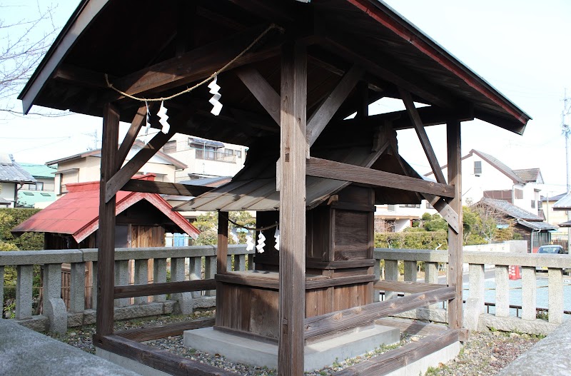 雷三柱神社(淡海國玉神社境内社)