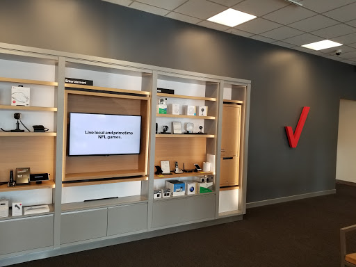 Cell Phone Store «Verizon», reviews and photos, 2740 Main St NW #104, Coon Rapids, MN 55448, USA