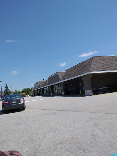 Grocery Store «Hannaford Supermarket», reviews and photos, 22 Goding Rd, Lincoln, ME 04457, USA