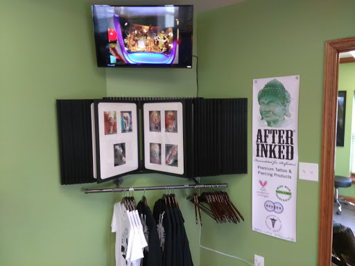 Tattoo Shop «Skull and Rose Tattoo Studio», reviews and photos, 900 E Pulaski Hwy, Elkton, MD 21921, USA