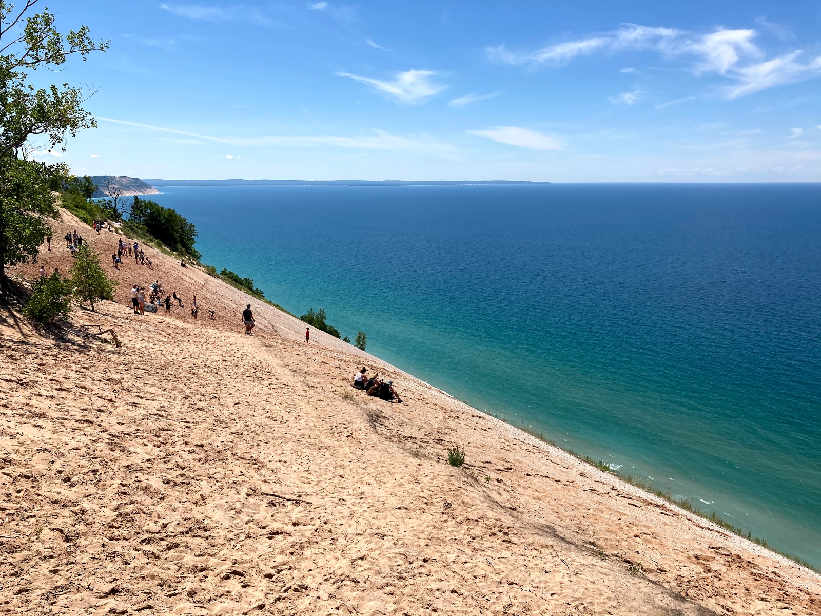 Photo de Sleeping Bear Dunes avec rivage droit, long