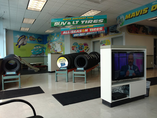 Tire Shop «Mavis Discount Tire», reviews and photos, 4915 Nesconset Hwy, Port Jefferson Station, NY 11776, USA