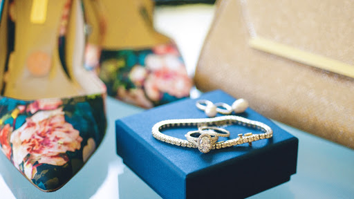 Jewelry Store «Sawyer Jewelers», reviews and photos, 134 N Leroy St #1, Fenton, MI 48430, USA