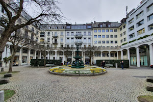 Centralhof Monument