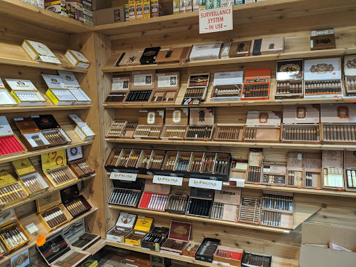 Tobacco Shop «Tundra Smoke Shop», reviews and photos, 2719 S Oneida St, Green Bay, WI 54304, USA