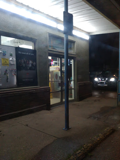 Young Street Market, 1030 Young St, Woodburn, OR 97071, USA, 