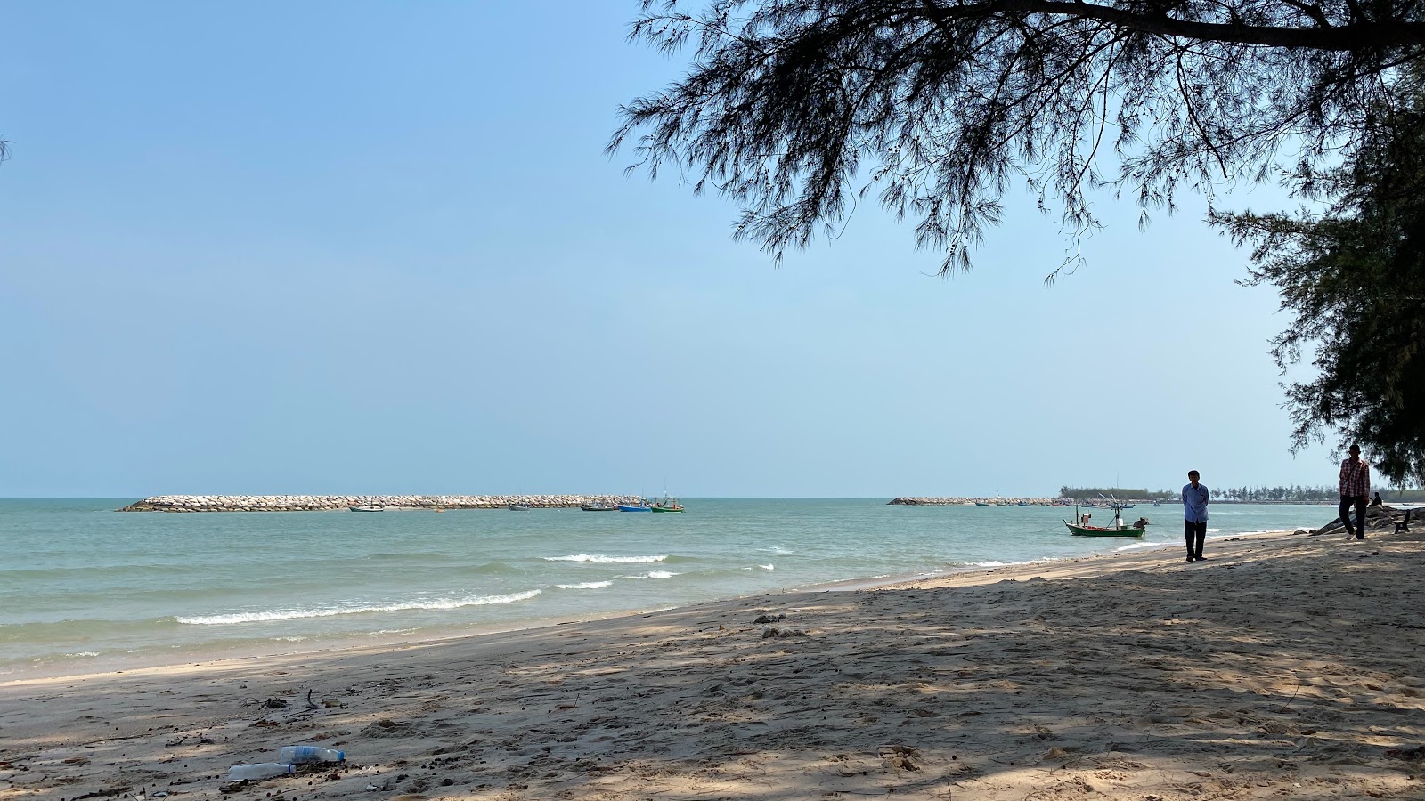 Φωτογραφία του Bang Sai Yoi Beach παροχές περιοχής