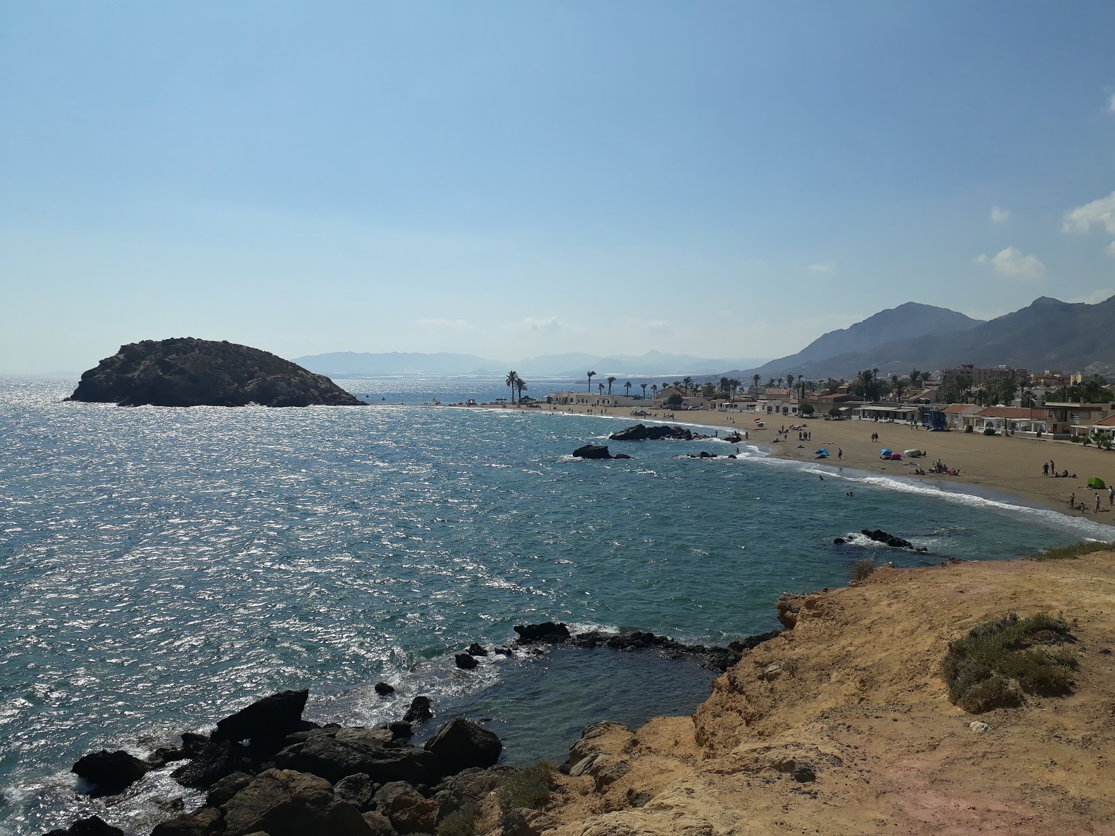 Zdjęcie Playa de Nares z powierzchnią czarny piasek i kamyczki