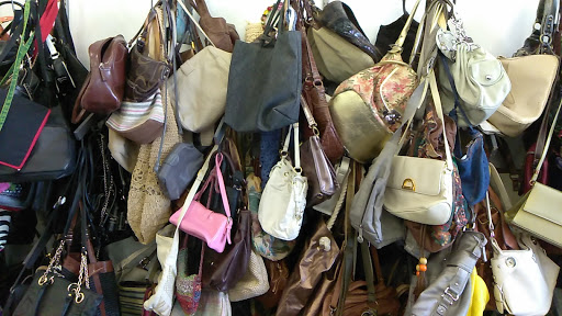 Thrift Store «43rd & Thunderbird Goodwill Retail Store & Donation Center», reviews and photos, 4147 W Thunderbird Rd, Phoenix, AZ 85053, USA