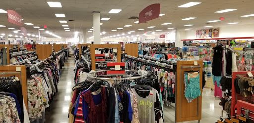 Department Store «T.J. Maxx & HomeGoods», reviews and photos, 111 Taunton St, Plainville, MA 02762, USA