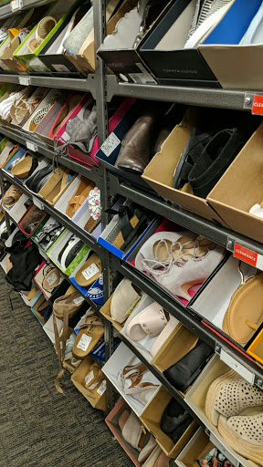 Department Store «Nordstrom Rack Rivers Edge Shopping Center», reviews and photos, 4036 E 82nd St, Indianapolis, IN 46250, USA
