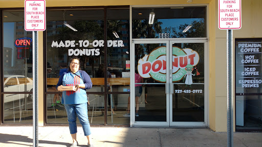 The Donut Experiment Clearwater Beach, 674 S Gulfview Blvd, Clearwater Beach, FL 33767, USA, 