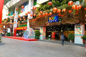 THE GARDEN MALL BULDING image