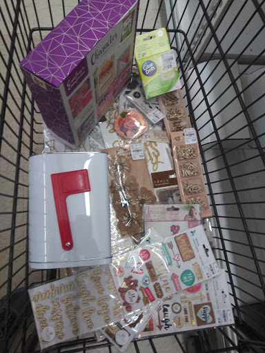 Home Goods Store «Tuesday Morning», reviews and photos, 3030 E Semoran Blvd, Apopka, FL 32703, USA