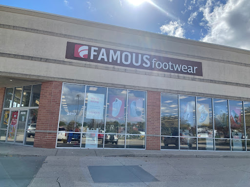 Famous Footwear, 3810 University Ave, West Des Moines, IA 50266, USA, 