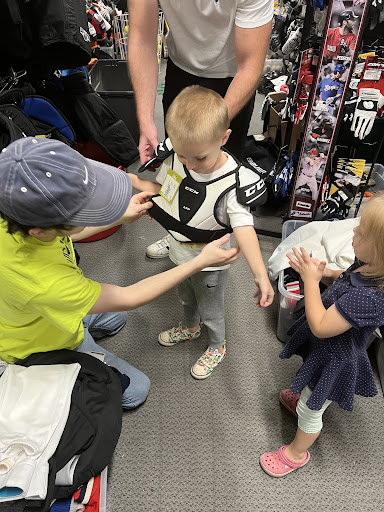 Sporting Goods Store «Play It Again Sports», reviews and photos, 59 Catoctin Cir NE, Leesburg, VA 20176, USA