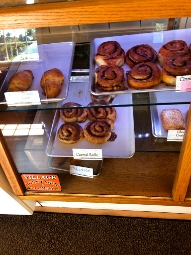 Donut Shop «Village Donut Shop & Bakery», reviews and photos, 1246 Roosevelt Trail, Raymond, ME 04071, USA