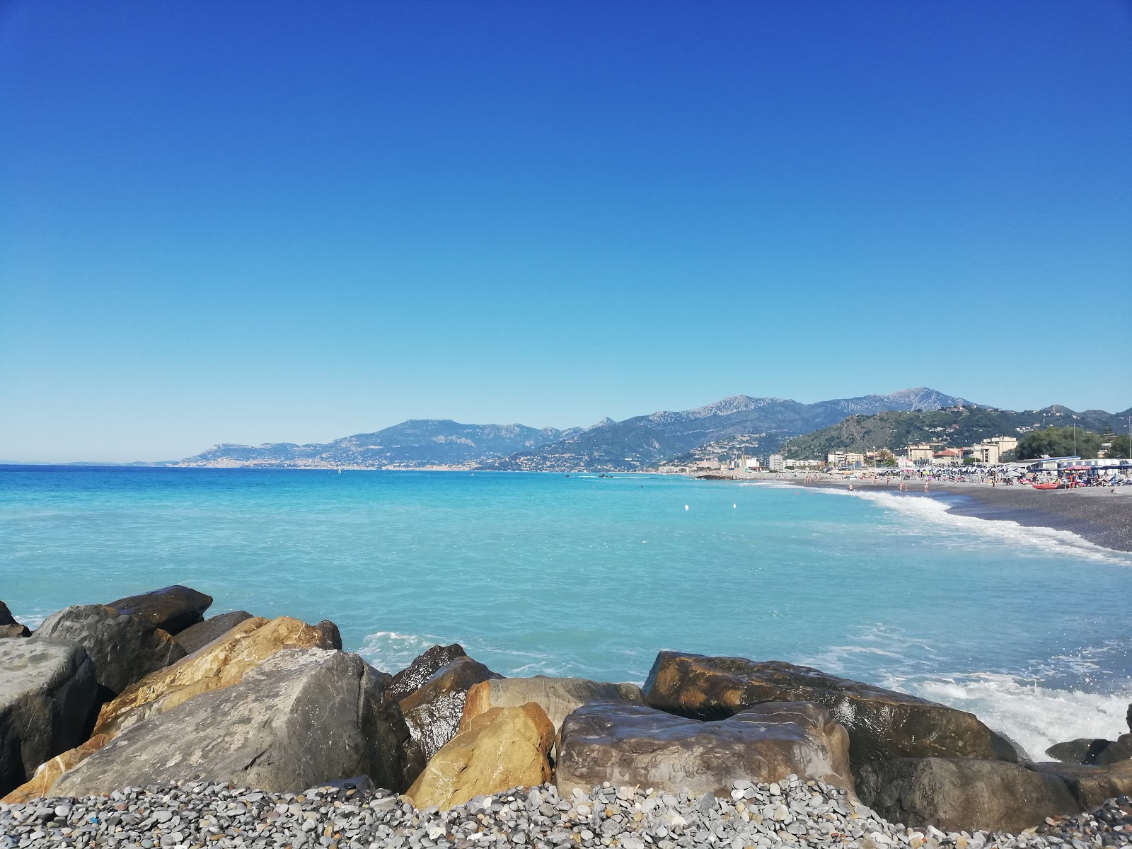 Fotografija Spiaggia di Bordighera obmorsko letovišče območje