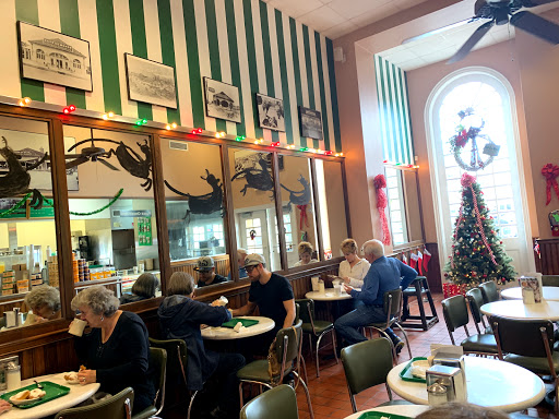 Coffee Shop «Cafe Du Monde», reviews and photos, 1814 North Causeway Approach #1, Mandeville, LA 70448, USA