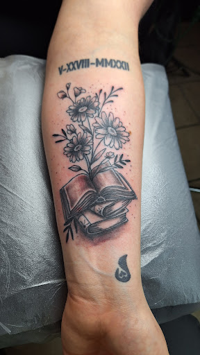 Explore kiss tattoo ideas, creative tattoo ideas in Alamogordo, available at Art By Nate