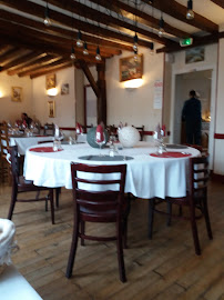 Atmosphère du Restaurant La Croix blanche à Levet - n°9