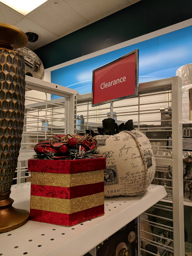 Clothing Store «Ross Dress for Less», reviews and photos, 13855 Outlet Dr, Silver Spring, MD 20904, USA