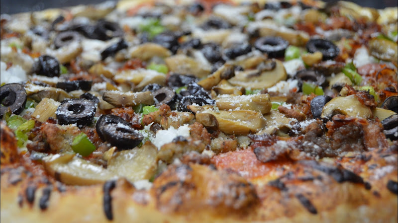 #3 best pizza place in Pigeon Forge - Pizza at The Cove