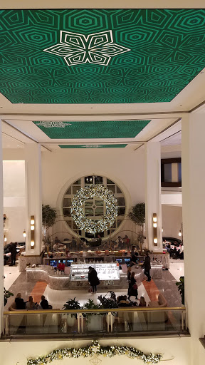 Shopping Mall «900 North Michigan Shops», reviews and photos, 900 N Michigan Ave, Chicago, IL 60611, USA